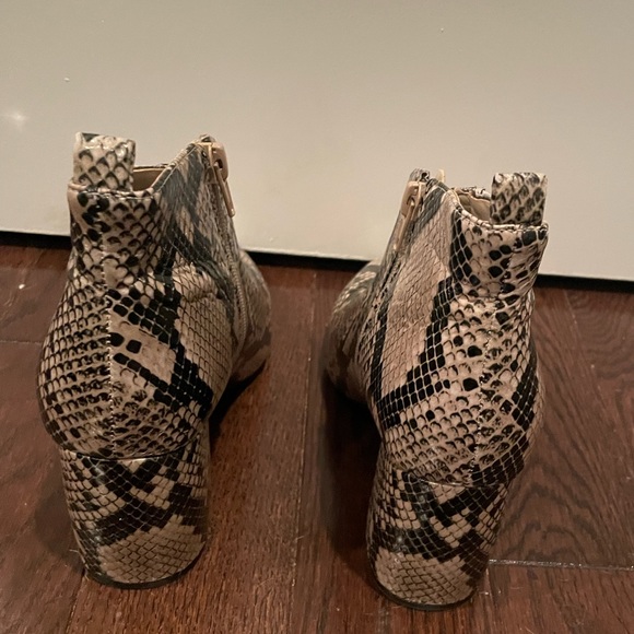 Marc fisher snakeskin boots with side zip detail - Picture 5 of 5